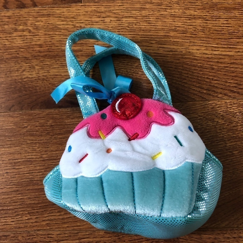 Girl's cupcake purse